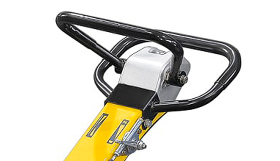 за счет гидравлического привода реверса виброплиты обладают высокой маневренностью и отличается простотой управления.